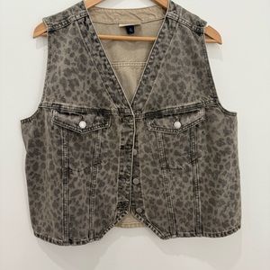 Universal Thread Grey Leopard Print Denim Vest